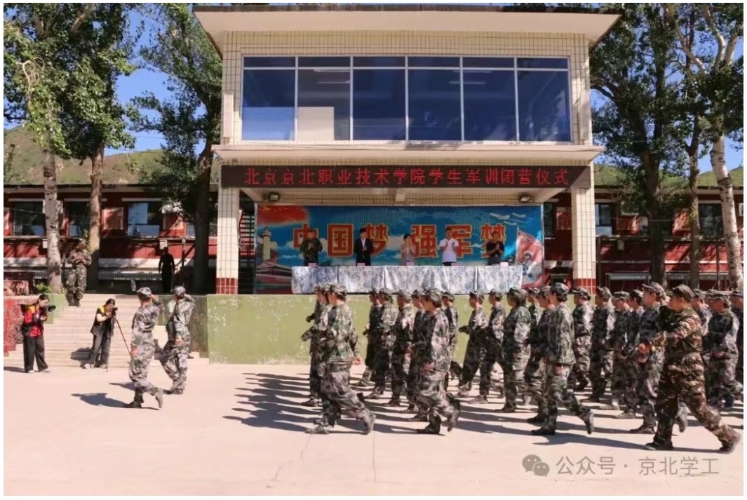 再见，迷彩绿！你好，新自己！